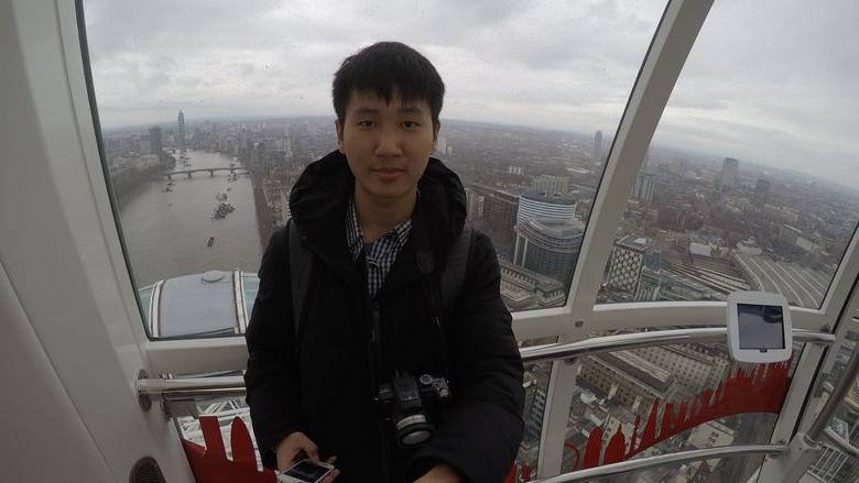 Young man taking a selfie on the London Eye